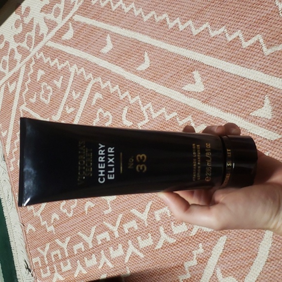 Like new cherry elixir 33 lotion Victorias secret DISCONTINUED - Picture 1 of 4